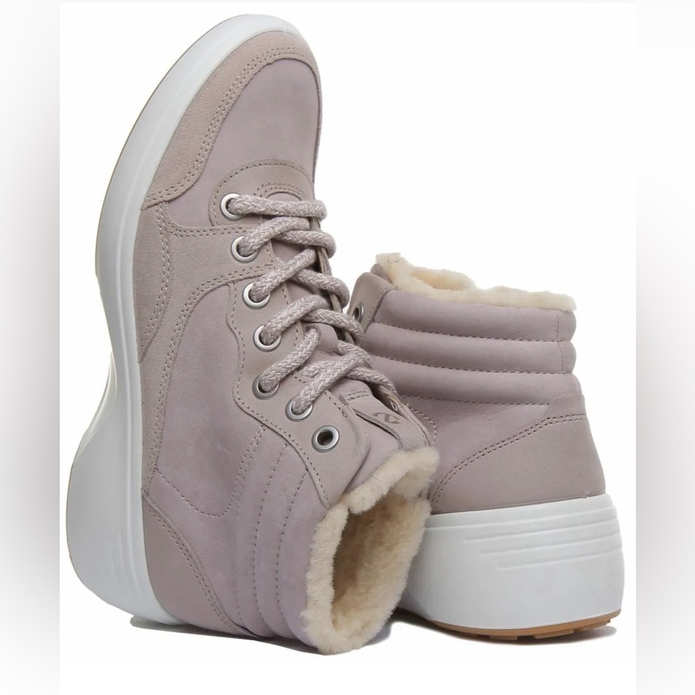 ECCO wedge tred lace up boots 9